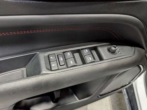 Used 2025 Jeep Compass Trailhawk image 12