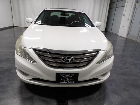 Used 2011 Hyundai Sonata SE w/ Navigation & Sunroof Pkg 4 FWD image 2
