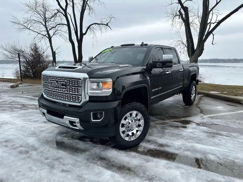 Used 2019 GMC Sierra 2500 Denali image 1