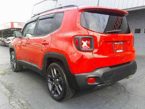 Used 2021 Jeep Renegade Latitude image 3