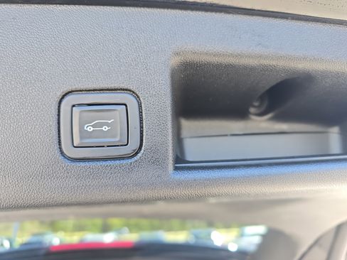 Used 2021 Chevrolet Equinox LT image 12