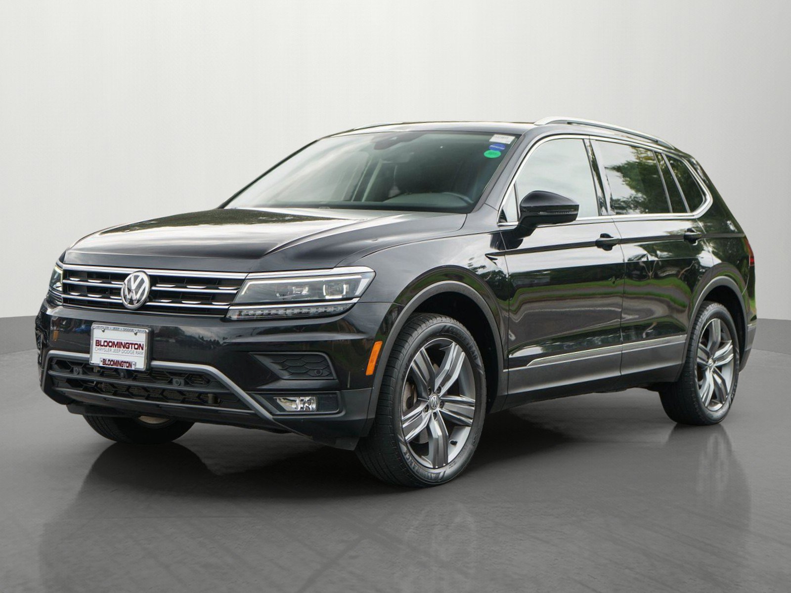 Used 2019 Volkswagen Tiguan SEL Premium w/ 3rd Row Seat Package AWD/4WD image 3