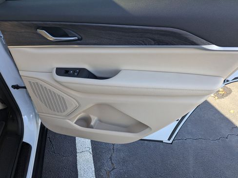 Certified 2024 Jeep Grand Cherokee L Limited image 34