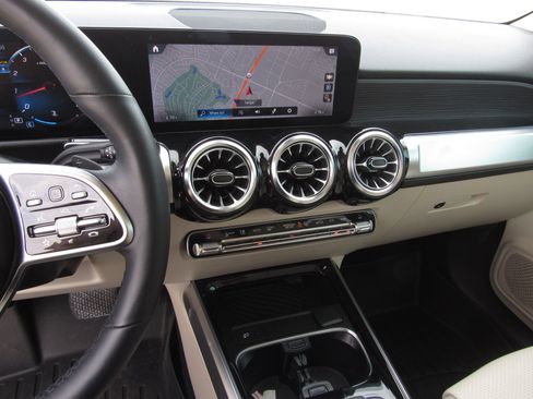 Used 2023 Mercedes-Benz GLB 250 4MATIC image 19