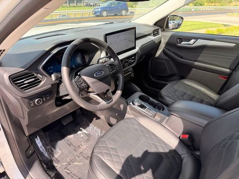 Used 2024 Ford Escape Platinum w/ Premium Technology Package AWD/4WD image 31