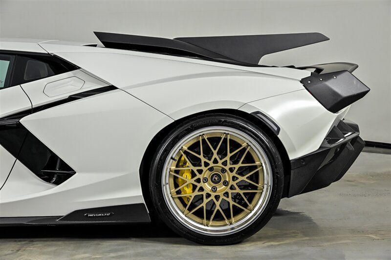 Used 2024 Lamborghini Revuelto AWD/4WD image 25