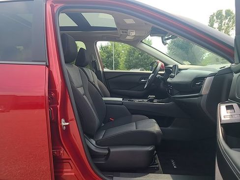 Used 2025 Nissan Rogue SV AWD/4WD image 28
