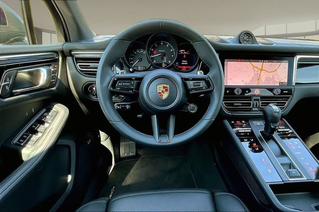 Used 2026 Porsche Macan AWD/4WD image 8