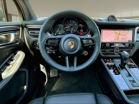 Used 2026 Porsche Macan AWD/4WD image 8