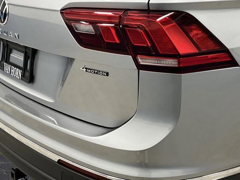 Used 2024 Volkswagen Tiguan SE image 31