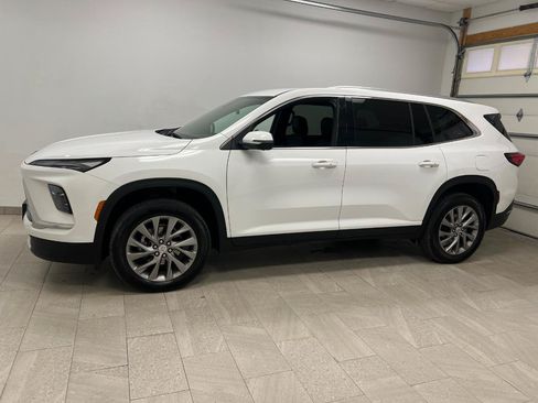 Used 2025 Buick Enclave Preferred FWD image 2