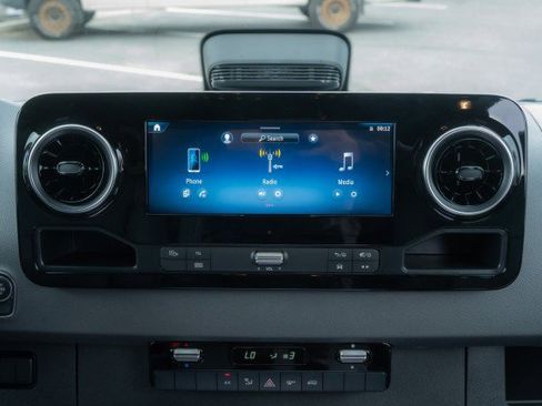 New 2025 Mercedes-Benz Sprinter 2500 image 18
