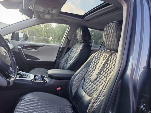 Used 2019 Toyota RAV4 Limited FWD image 7