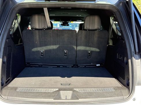 Used 2023 Chevrolet Suburban Premier image 18