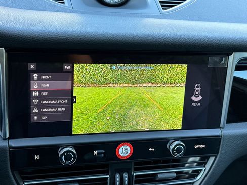 Certified 2025 Porsche Macan AWD/4WD image 22