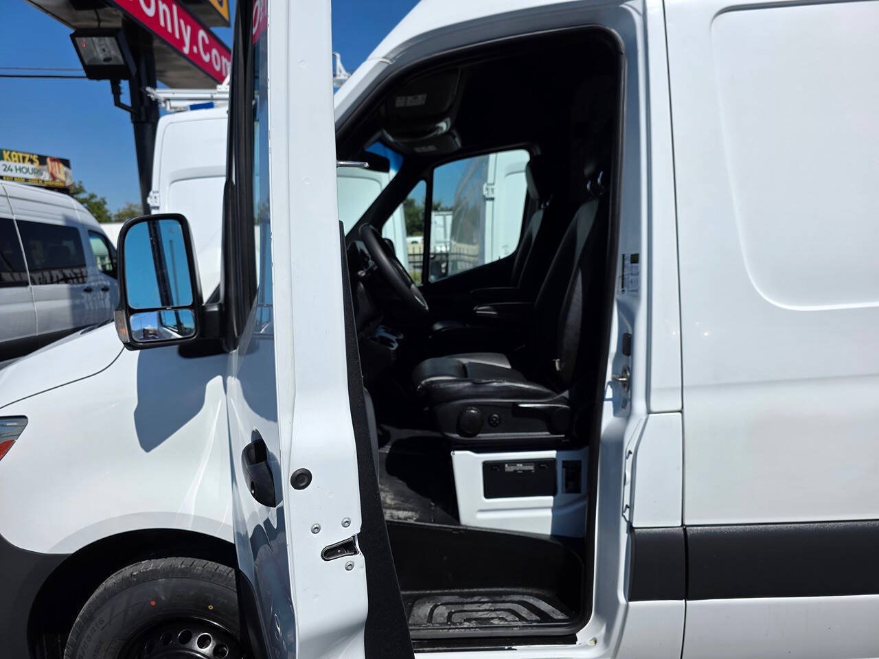 Used 2021 Mercedes-Benz Sprinter 3500 image 14