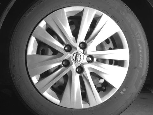 Used 2025 Nissan Sentra S FWD image 12
