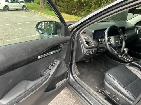Used 2025 Kia Seltos EX w/ EX Sunroof Package AWD/4WD image 4
