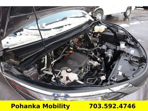 Used 2021 Toyota Sienna XLE w/ XLE Plus Package image 32