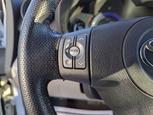 Used 2013 Toyota RAV4 EV image 14