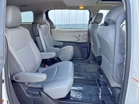 Used 2023 Toyota Sienna XLE w/ XLE Plus Package image 40
