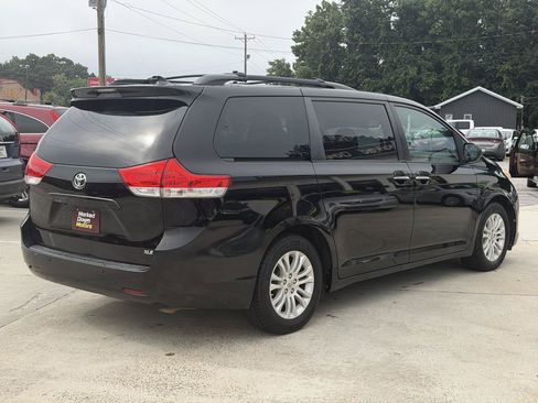 Used 2011 Toyota Sienna XLE w/ Premium Pkg FWD image 5