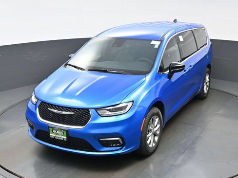 New 2026 Chrysler Pacifica Select AWD/4WD image 22