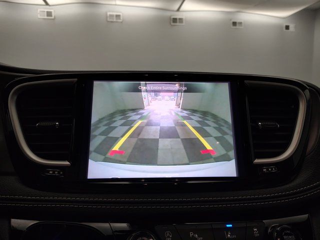 Used 2025 Chrysler Pacifica Select FWD image 3