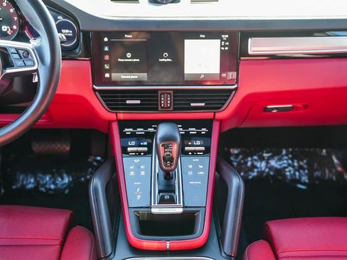 Used 2023 Porsche Cayenne Platinum Edition image 12