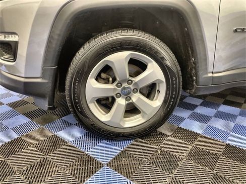 Used 2021 Jeep Compass Latitude image 10