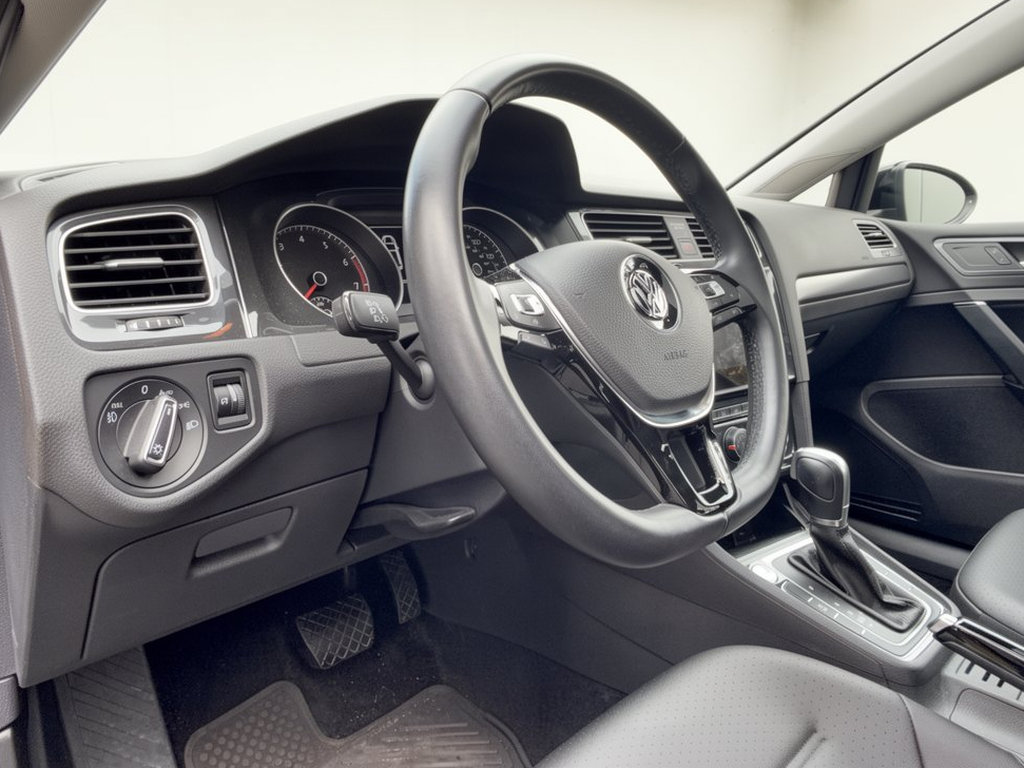 Used 2019 Volkswagen Golf SE w/ Driver Assistance Package FWD image 4