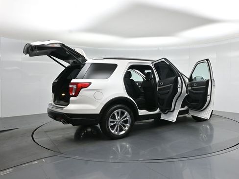 Certified 2018 Ford Explorer XLT w/ Equipment Group 202A image 6