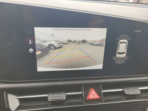 Used 2023 Kia Niro SX image 21