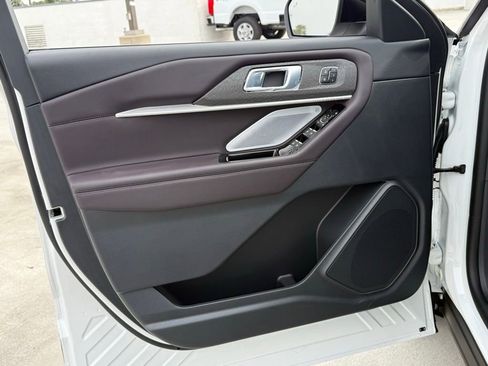 New 2026 Ford Explorer Platinum image 15