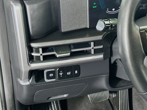 Used 2025 Hyundai Santa Fe SEL FWD image 17