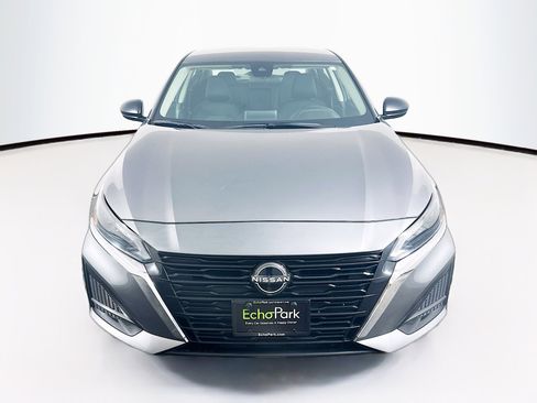 Used 2024 Nissan Altima 2.5 SV image 2