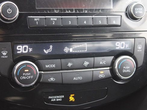 Used 2016 Nissan Rogue SV image 34