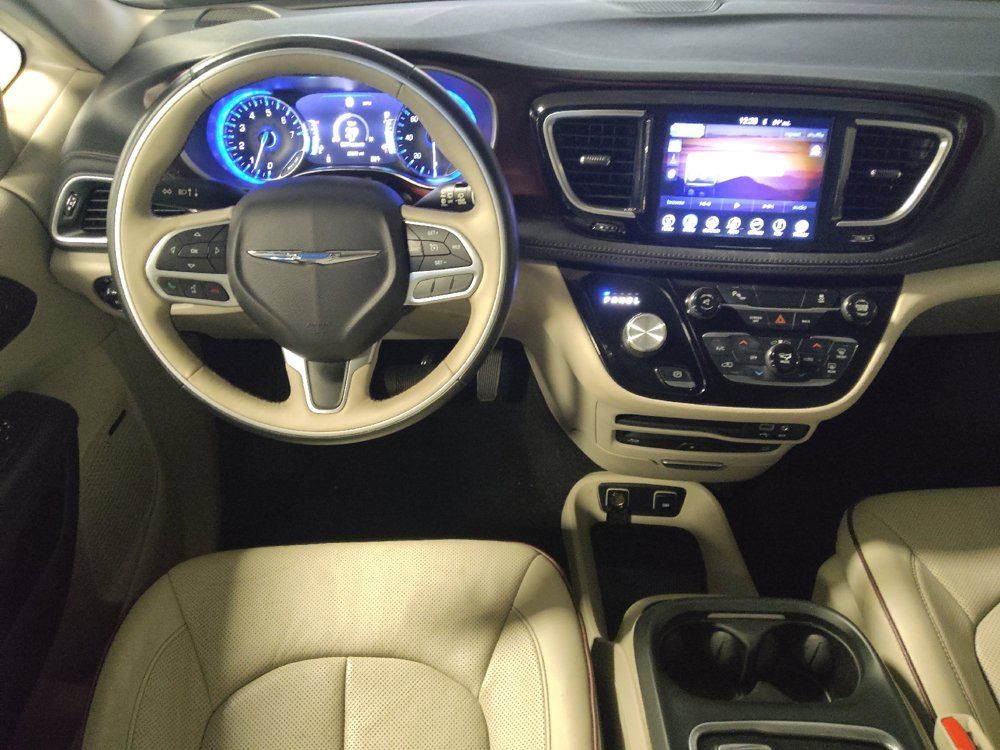Used 2017 Chrysler Pacifica Limited FWD image 22