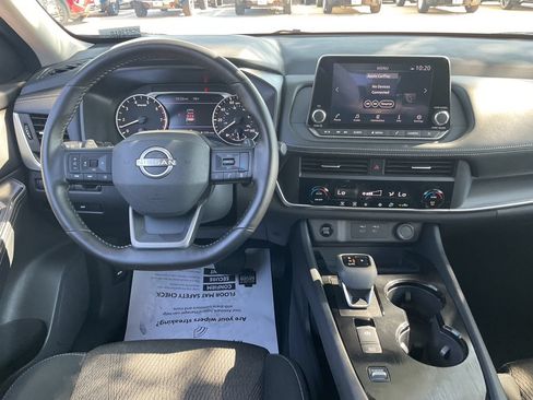 Used 2025 Nissan Rogue SV FWD image 15