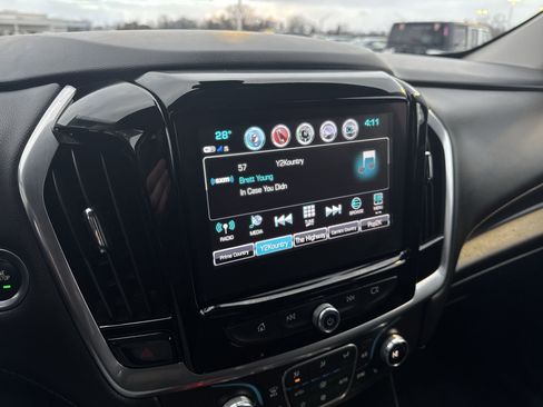 Used 2019 Chevrolet Traverse LT w/ LT Premium Package image 13