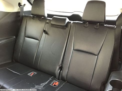 Used 2022 Toyota Highlander Platinum image 16