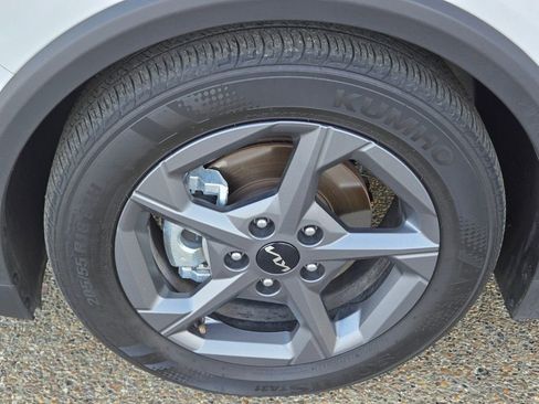 Used 2025 Kia K4 LXS image 8