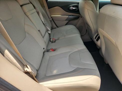Used 2019 Jeep Cherokee Latitude w/ Popular Appearance Group FWD image 31