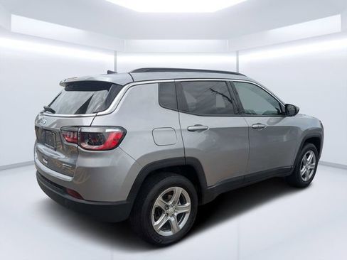 Used 2024 Jeep Compass Latitude AWD/4WD image 4