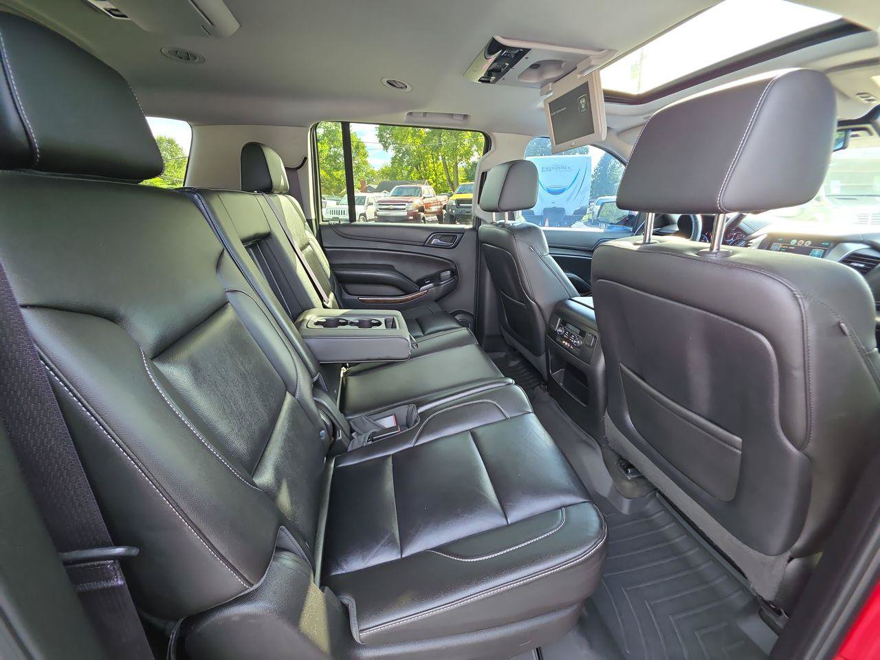 Used 2015 Chevrolet Suburban LT w/ Luxury Package AWD/4WD image 7