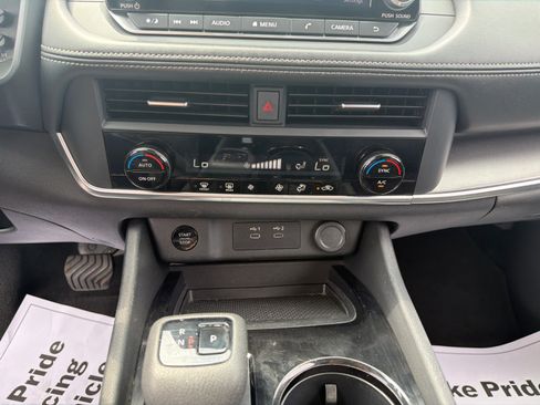 Used 2024 Nissan Rogue SV FWD image 25