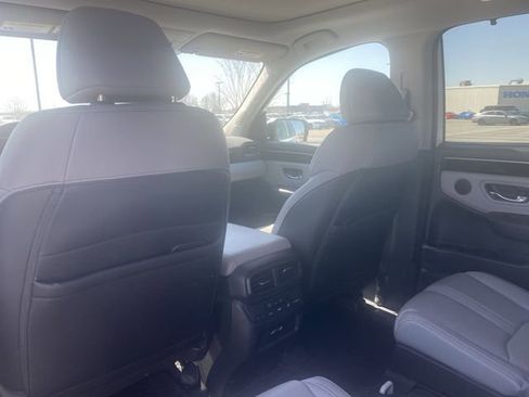 Used 2023 Honda Pilot Touring image 13