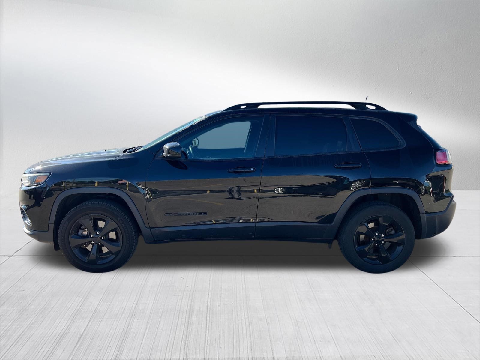 Used 2019 Jeep Cherokee Latitude Plus AWD/4WD image 9