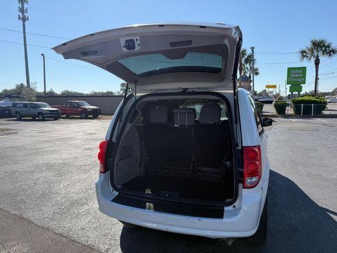 Used 2012 Dodge Grand Caravan SXT image 14