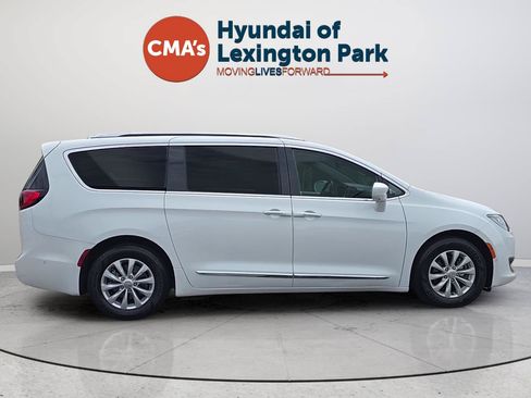 Used 2018 Chrysler Pacifica Touring-L w/ Advanced Safetytec Group FWD image 6
